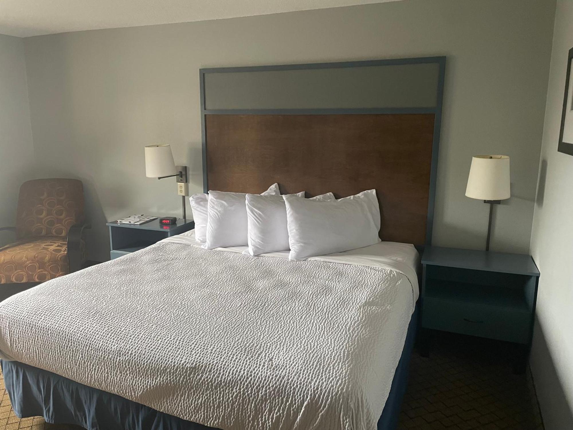 Americinn By Wyndham Hartford Wi Esterno foto