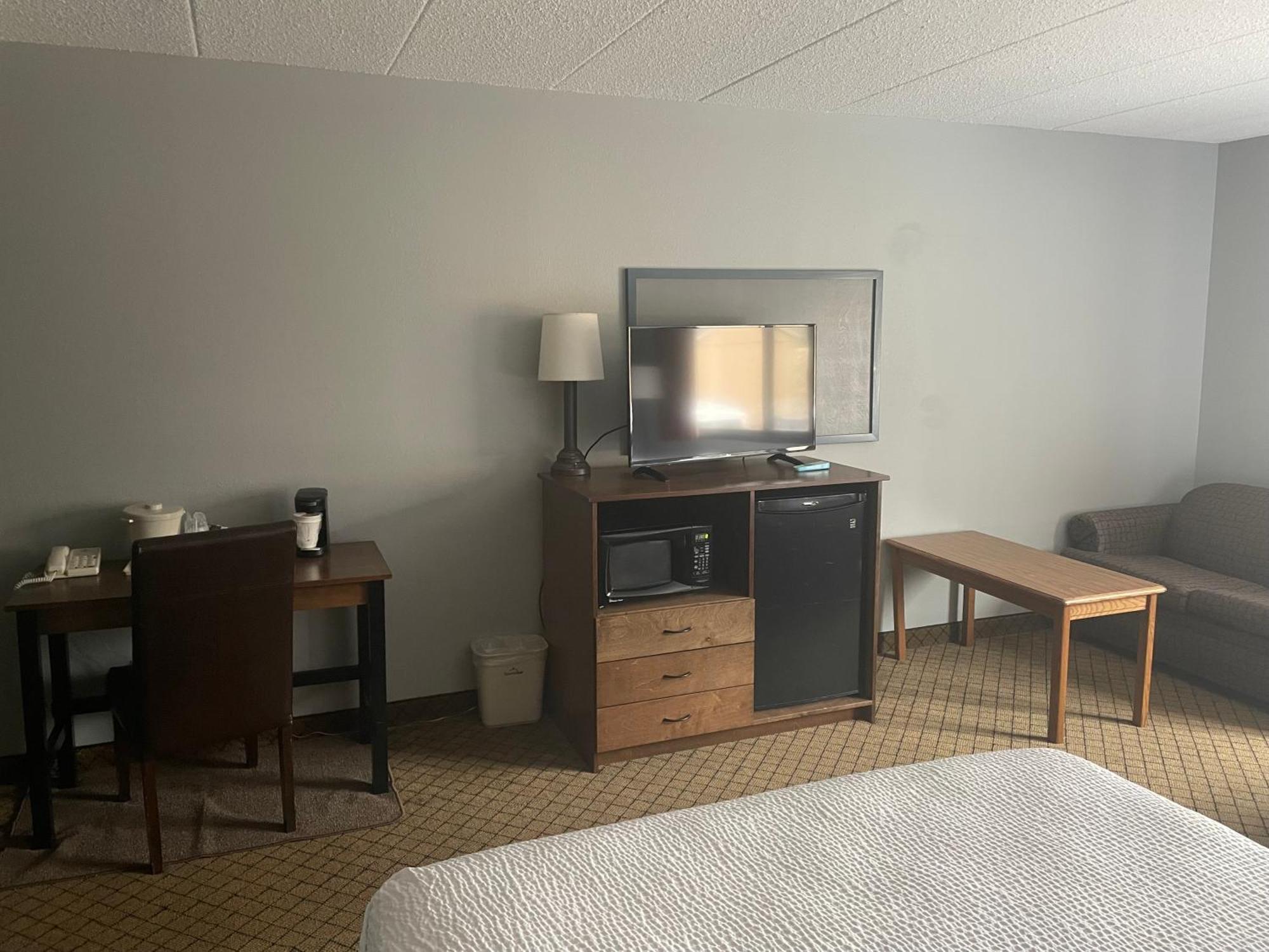 Americinn By Wyndham Hartford Wi Esterno foto