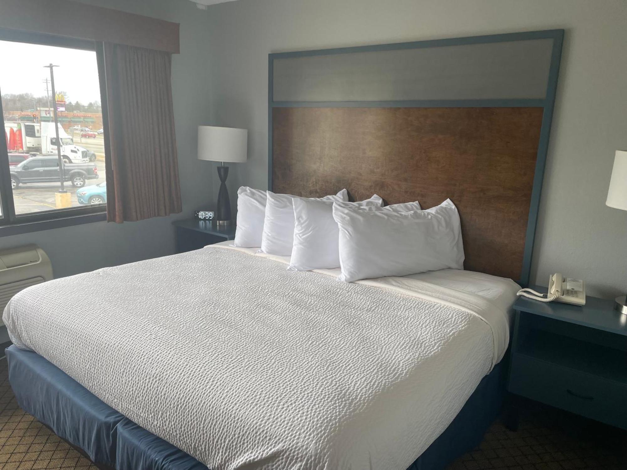 Americinn By Wyndham Hartford Wi Esterno foto