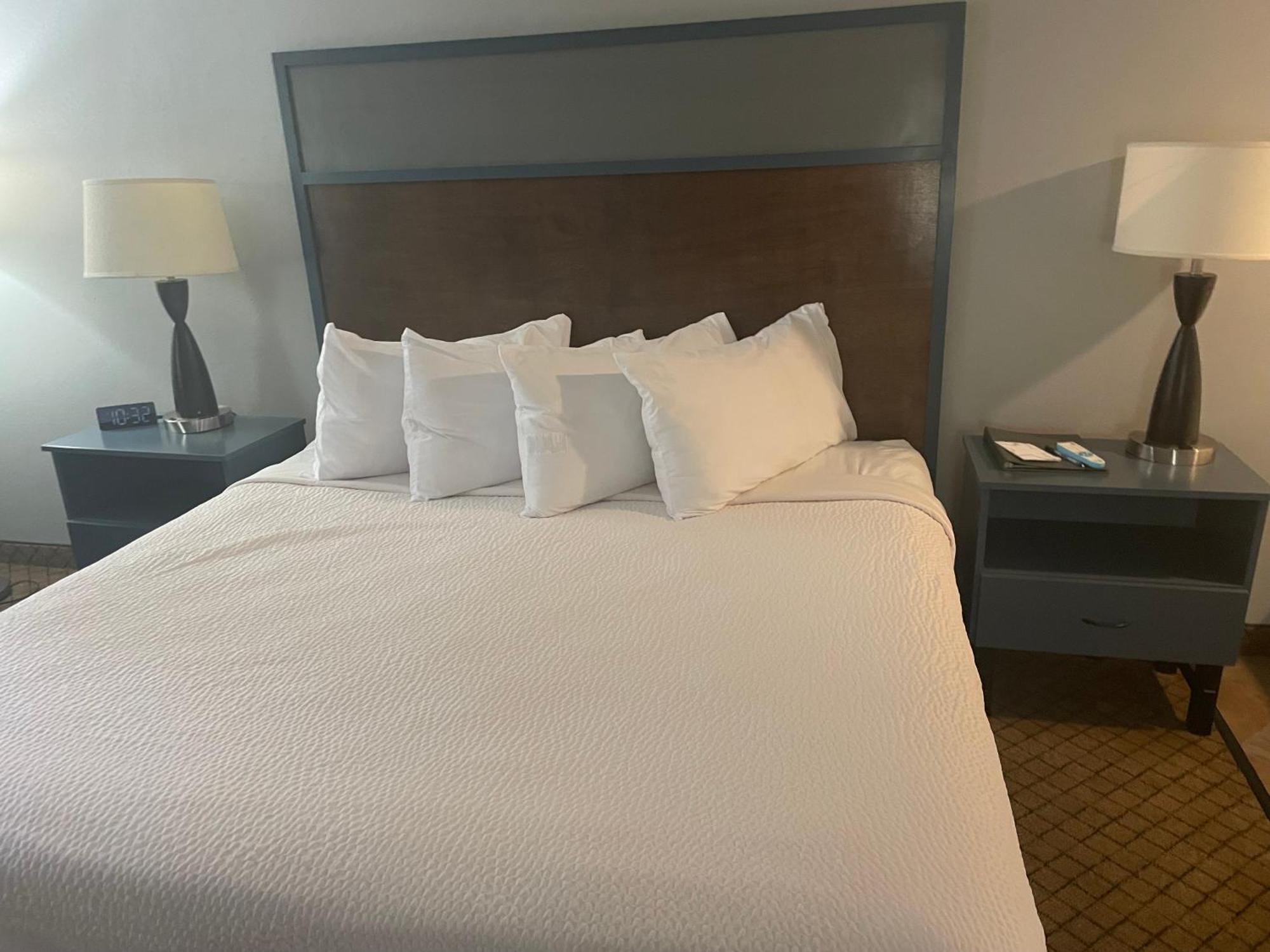 Americinn By Wyndham Hartford Wi Esterno foto